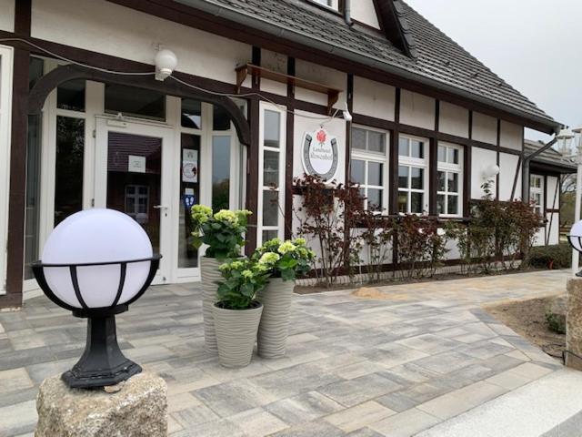 Landhotel Rosenhof Garni Am Plauer See Mit Ladesaeule Fuer E-Autos Quetzin Exteriér fotografie